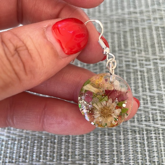 XMAS Handmade Small Pressed Flower Holiday Vibes Earrings Circle Shape - Picture 3 of 8